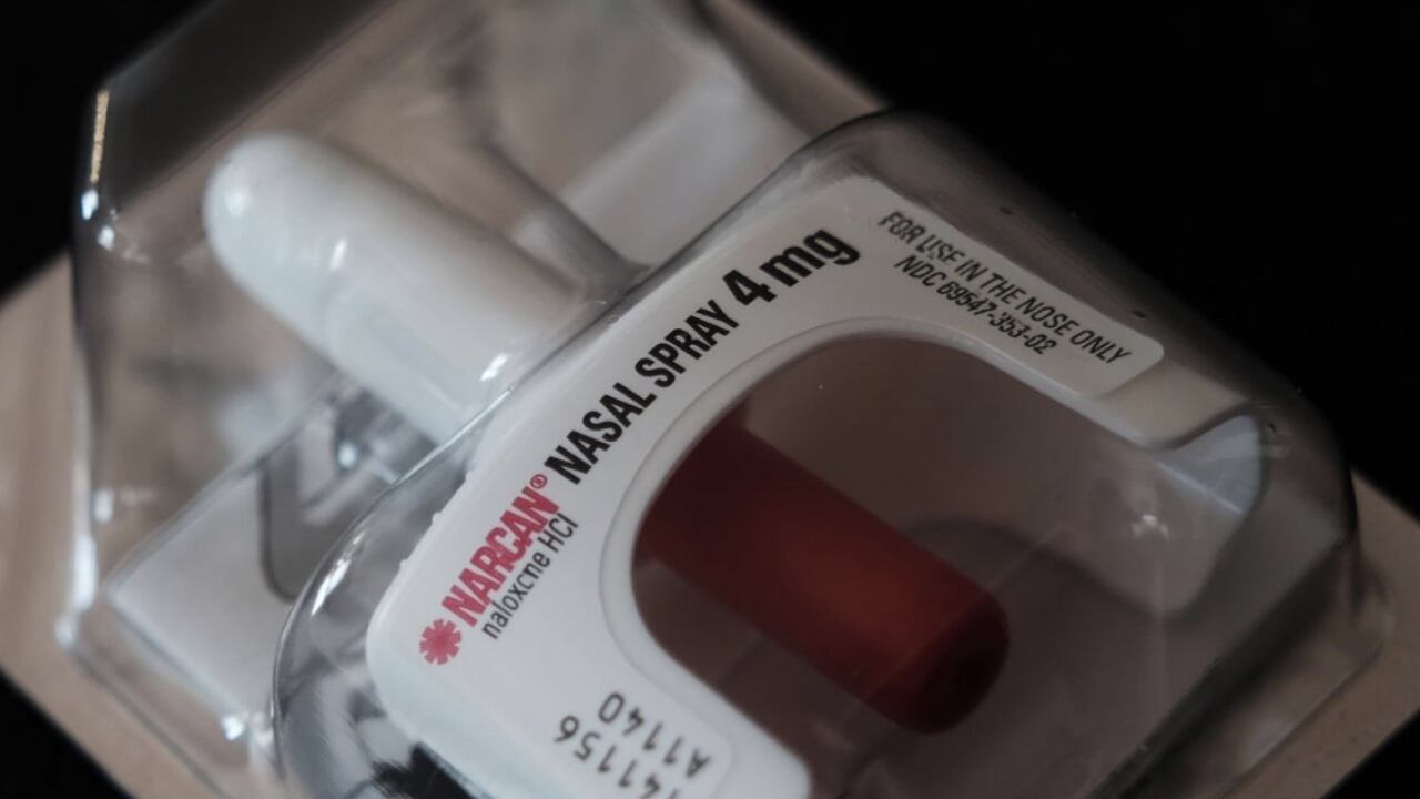 Este es Narcan, el spray nasal que le salva la vida a quienes sufren una sobredosis de droga