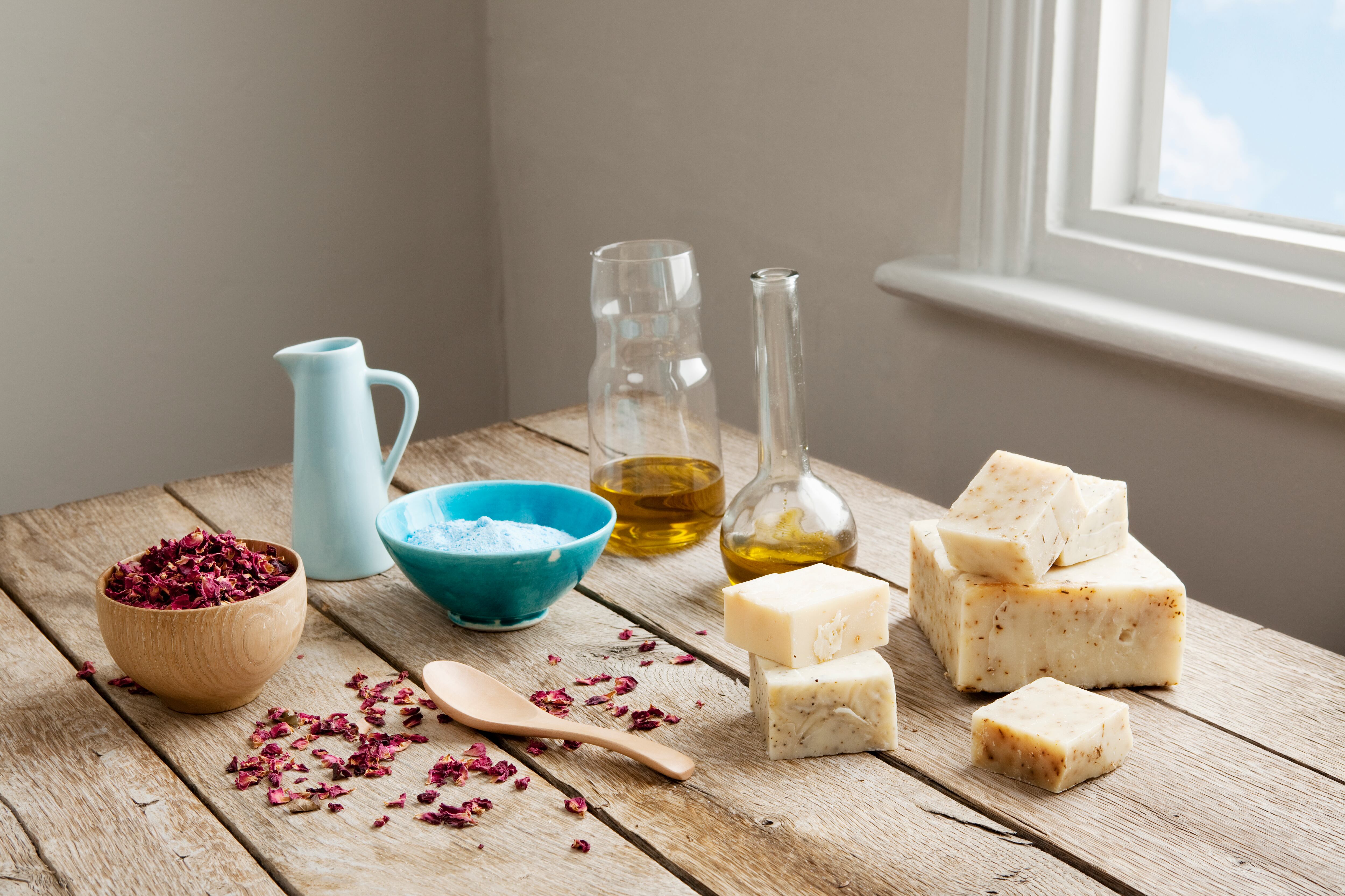 El jabón de café procura el cuidado de la piel.