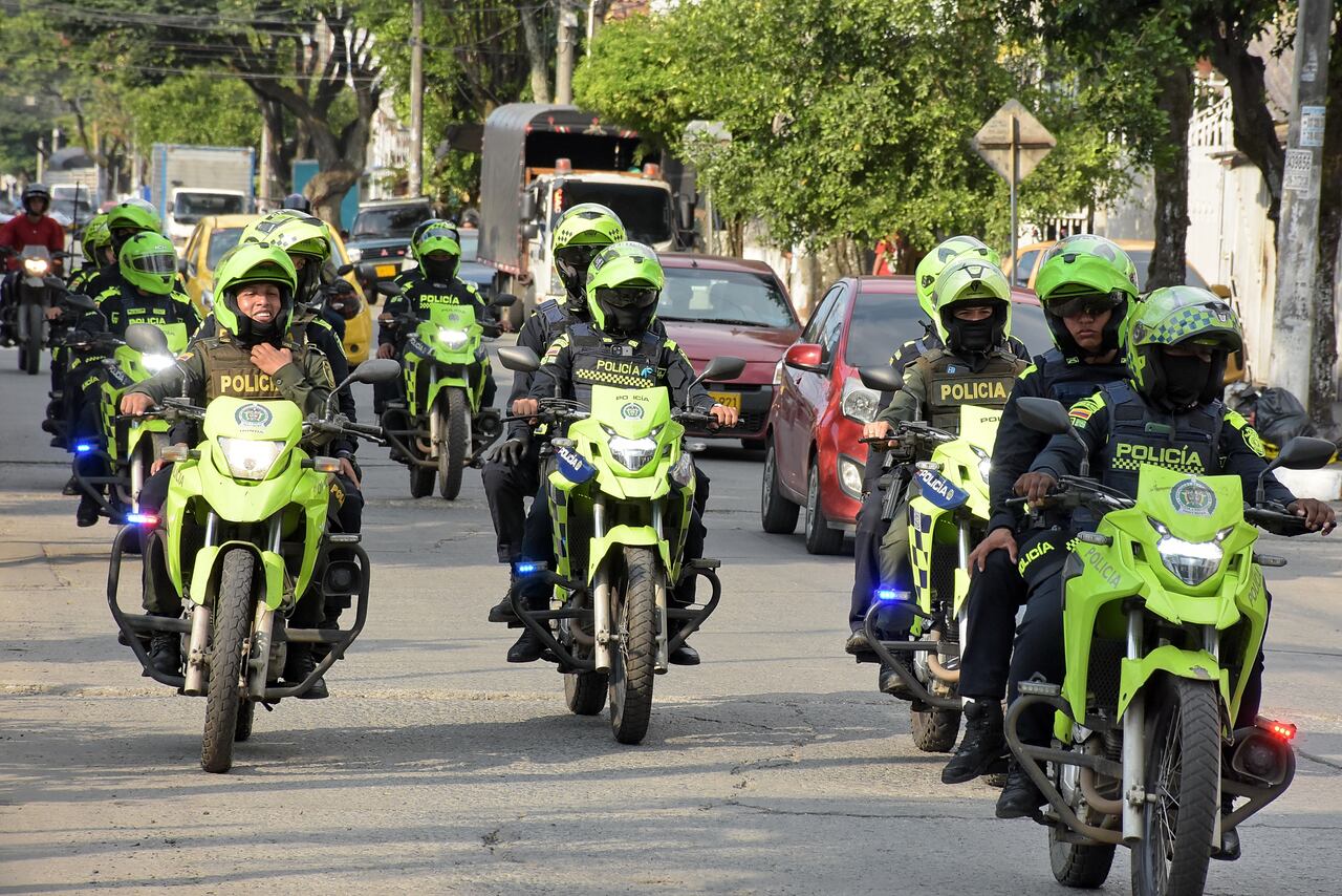 Tras el anuncio del Alcalde Alejandro Eder de que la Policia Metropolitana se tome las calles de la ciudad, se puede evidenciar la presencia de la fuerza pública con controles de vigilancia y seguridad en los barrios de cali.