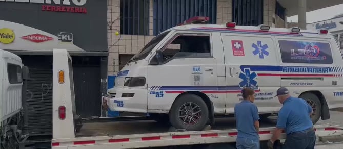 Este es el momento en el que la ambulancia fue inmovilizada.