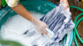 La posibilidad de eliminar los detergentes del lavado de ropa comienza a tomar forma gracias a un reciente desarrollo científico.