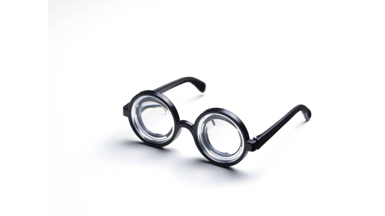 La degeneración macular actualmente no dispone de cura. Suele presentarse en personas de más de cincuenta años.