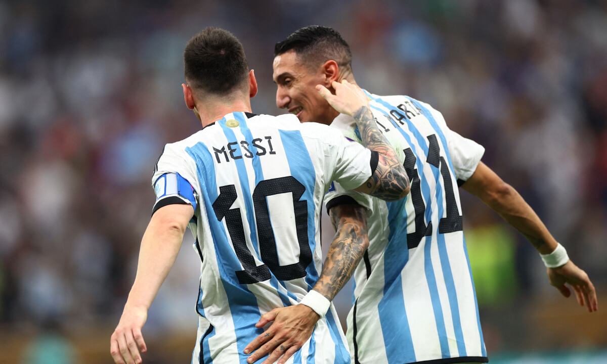 Soccer Football - FIFA World Cup Qatar 2022 - Final - Argentina v France - Lusail Stadium, Lusail, Qatar - December 18, 2022 Argentina's Lionel Messi celebrates scoring their first goal with Angel Di Maria REUTERS/Carl Recine