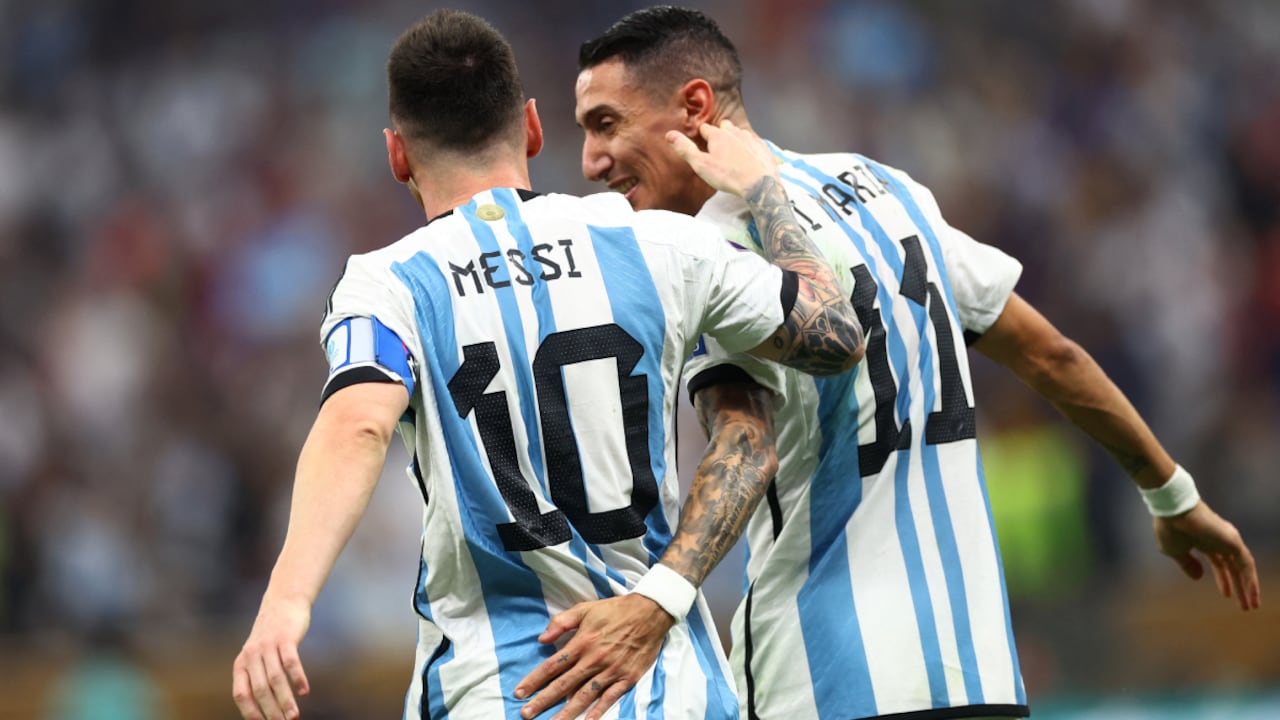 Soccer Football - FIFA World Cup Qatar 2022 - Final - Argentina v France - Lusail Stadium, Lusail, Qatar - December 18, 2022 Argentina's Lionel Messi celebrates scoring their first goal with Angel Di Maria REUTERS/Carl Recine