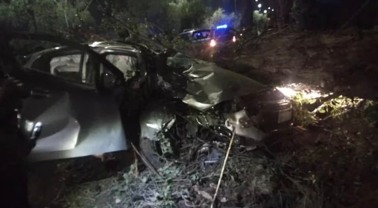 unidades policiales intentaron detener el vehículo Peugeot 208 en el que se movilizaban cuatro jóvenes, quienes, de acuerdo con la denuncia del propietario, fue hurtado tras ser amenazado con arma de fuego.