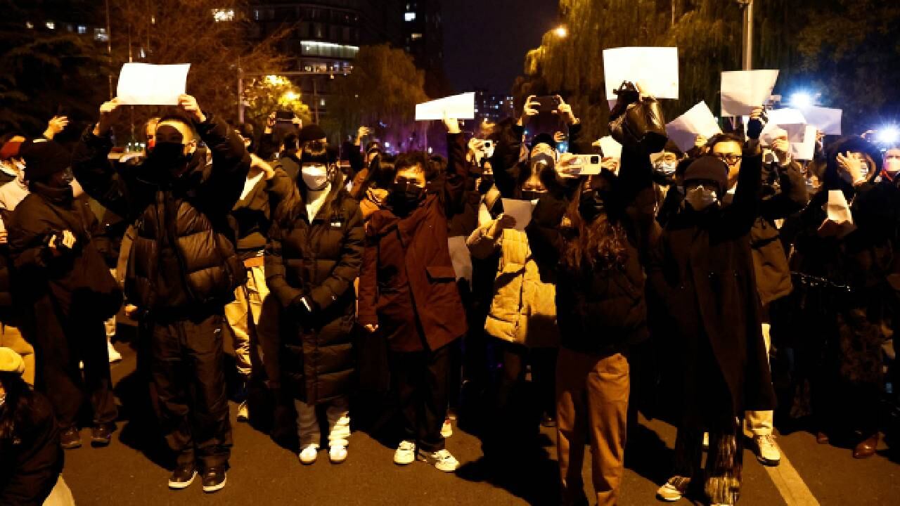 Vigilia en memoria de las víctimas de un incendio en China.