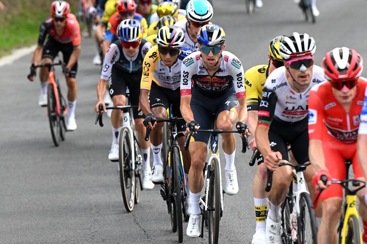 Egan Bernal no logra reaccionar y se mantiene fuera del top 10 tras la etapa 11