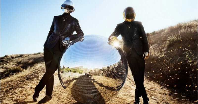 El dúo lanzó cuatro álbumes de estudio: Homework en 1997, Discovery en 2001, Human After All en 2005 y Random Access Memories en el 2013.