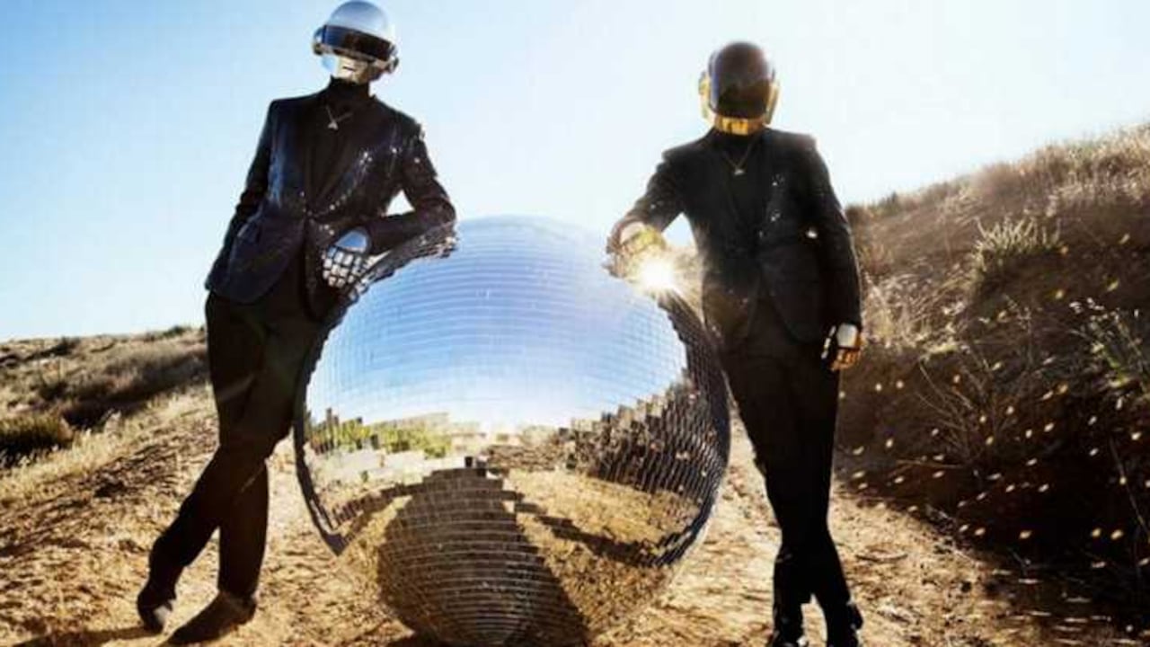 El dúo lanzó cuatro álbumes de estudio: Homework en 1997, Discovery en 2001, Human After All en 2005 y Random Access Memories en el 2013.