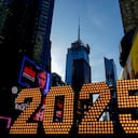 ARCHIVO - La fecha 2025 se muestra en Times Square, el miércoles 18 de diciembre de 2024, en Nueva York. (Foto AP/Julia Demaree Nikhinson, Archivo)