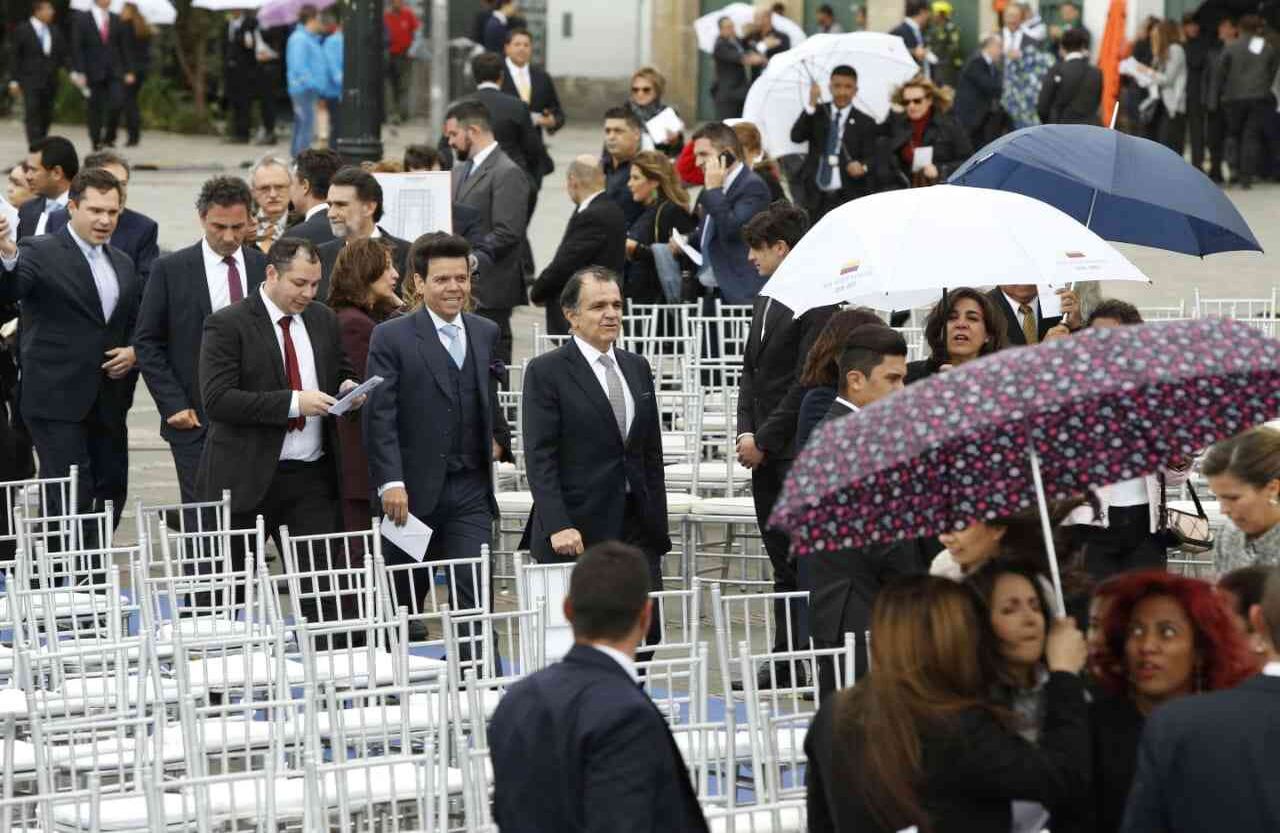 Óscar Iván Zuluaga entrando a la Plaza de Bolívar.   Foto: Guillermo Torres / SEMANA 