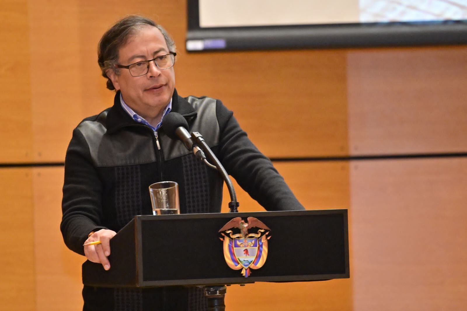 Gustavo Petro en la reunión con generales y almirantes de las Fuerzas Armadas.