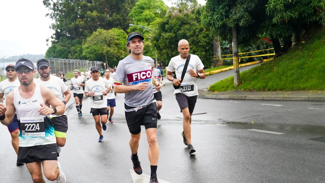 Federico Gutiérrez en la Media Maratón de Medellín