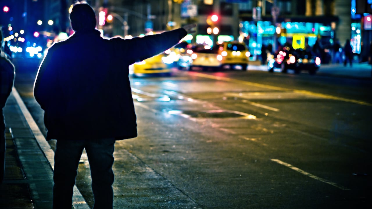 La mayoría de los casos ocurren en la noche, cerca de establecimientos de fiesta y al tomar un taxi en la calle.