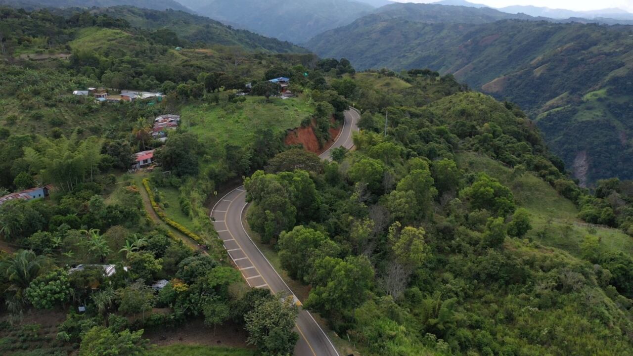 Vía Cambao-Manizales, otra concesión con el peaje enredado.