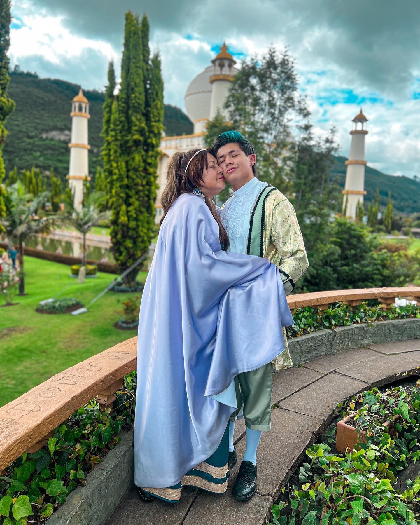 La pareja reveló hace poco que planean casarse, lo que ha desatado todo tipo de comentarios.