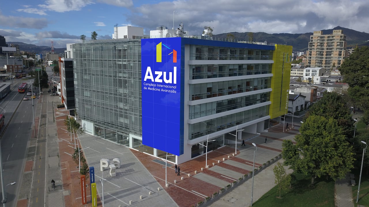 MedPlus Medicina Prepagada implementó en Bogotá el Complejo Clínico Azul CIMA, un espacio que combina servicio preferencial, hotelería clínica VIP, especialistas de alto nivel, tecnología e infraestructura.
