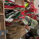 La POLFA y la DIAN propinaron un duro golpe al contrabando de confecciones, calzado y perfumería, en un reconocido centro comercial utilizado para el acopio de mercancías, ubicado en la localidad de Mártires.