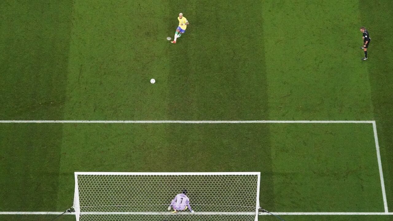 Neymar convirtió en gol una falta sobre Richarlison.