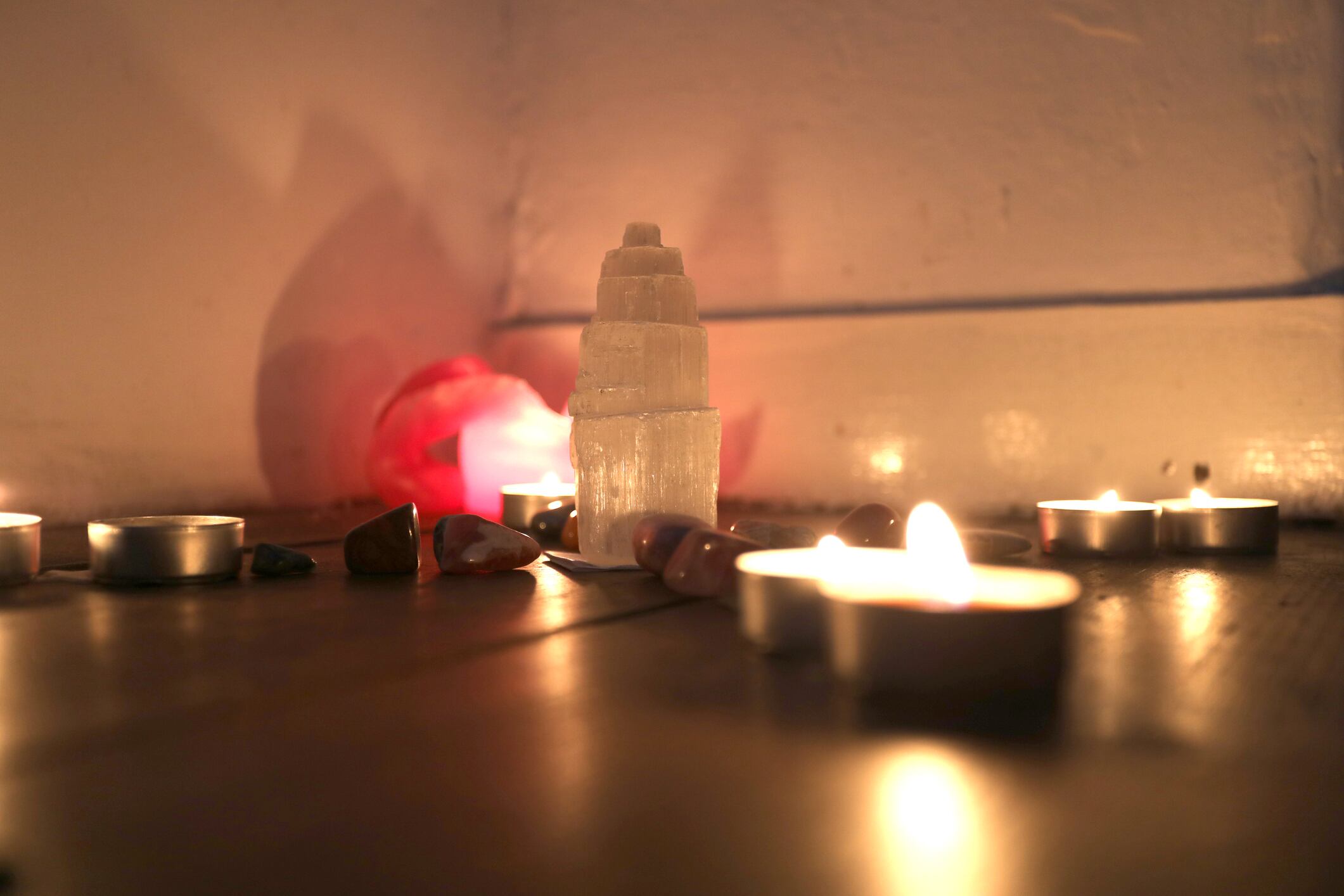 En un mundo impregnado de supersticiones, este ritual se destaca como un faro de esperanza para aquellos que desean desafiar las predicciones de mala suerte en el 29 de febrero.