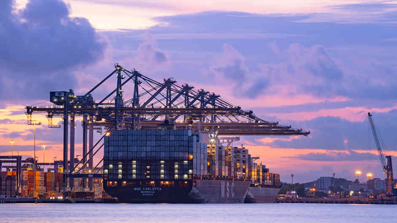 El Grupo Puerto de Cartagena está a punto de sobrepasar la barrera de los 3 millones y medio de contenedores al año en tráfico de carga.