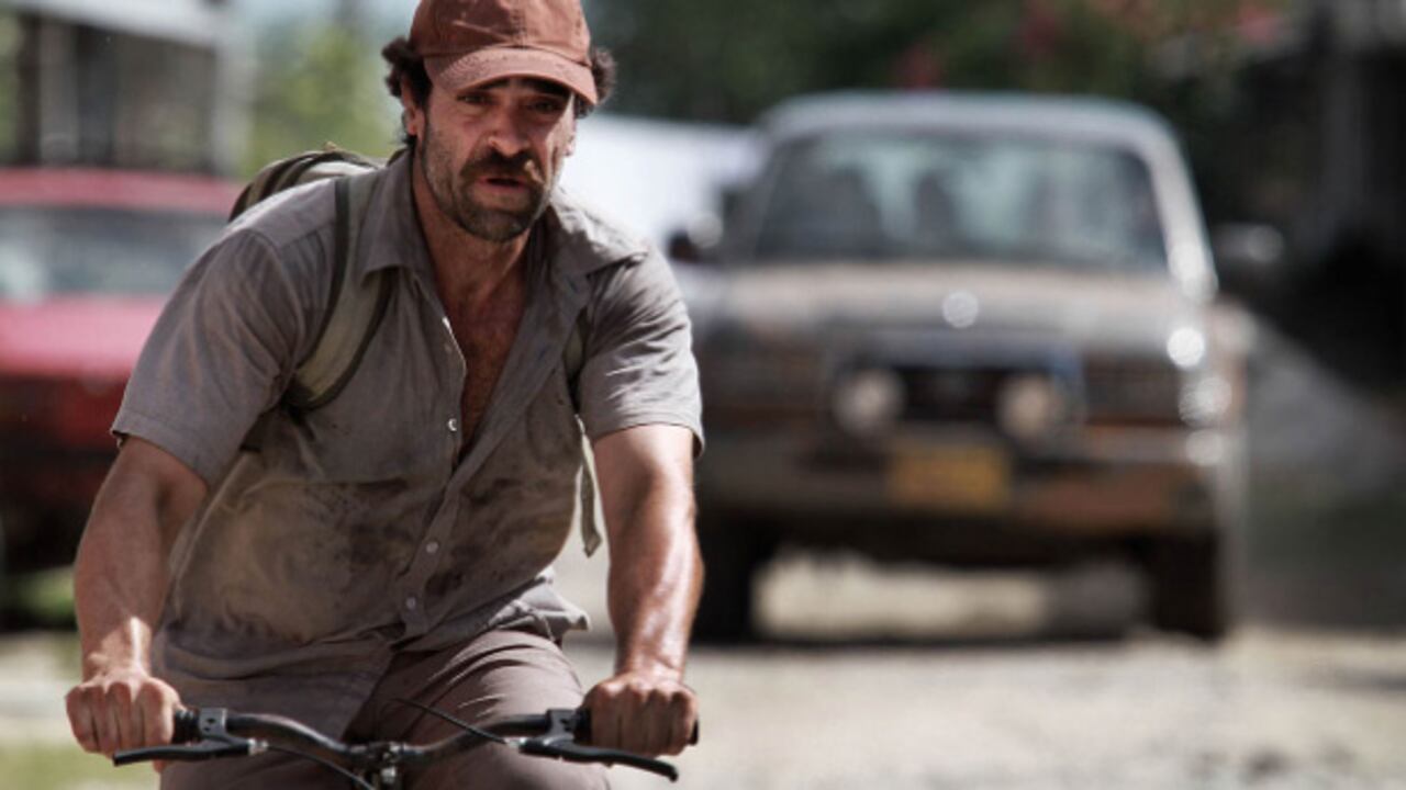 Luis Tosar interpreta a un campesino que adopta a un niño nacido en cautiverio.