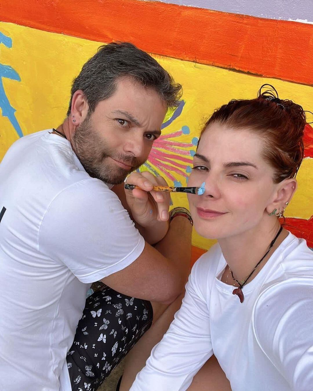 Carolina Cruz e Iván Lalinde comparten un beso