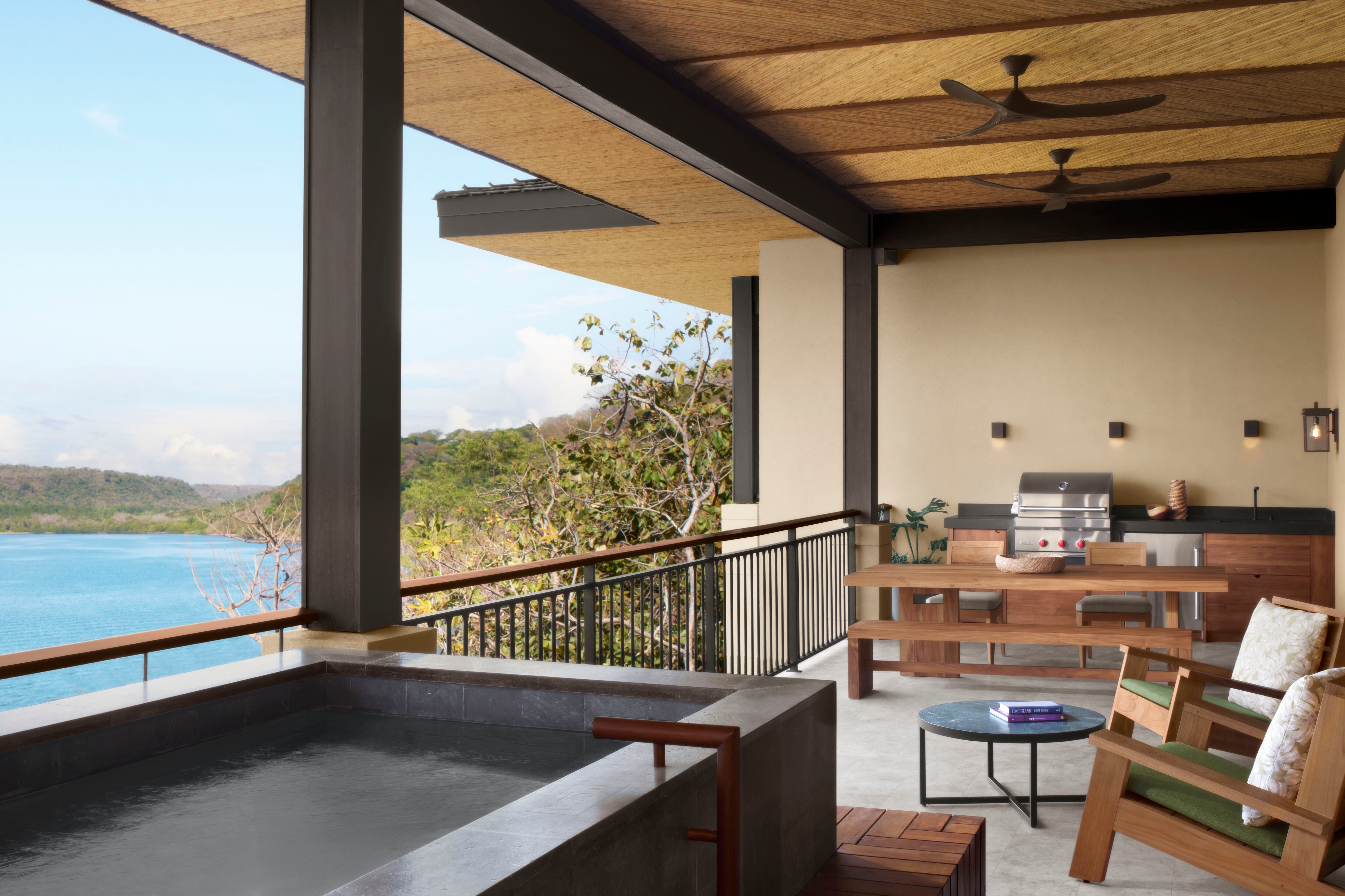 Muchas de las habitaciones de Nekajui vienen equipadas con piscinas internas, amenidades de alto nivel e impresionantes vistas al pacífico.