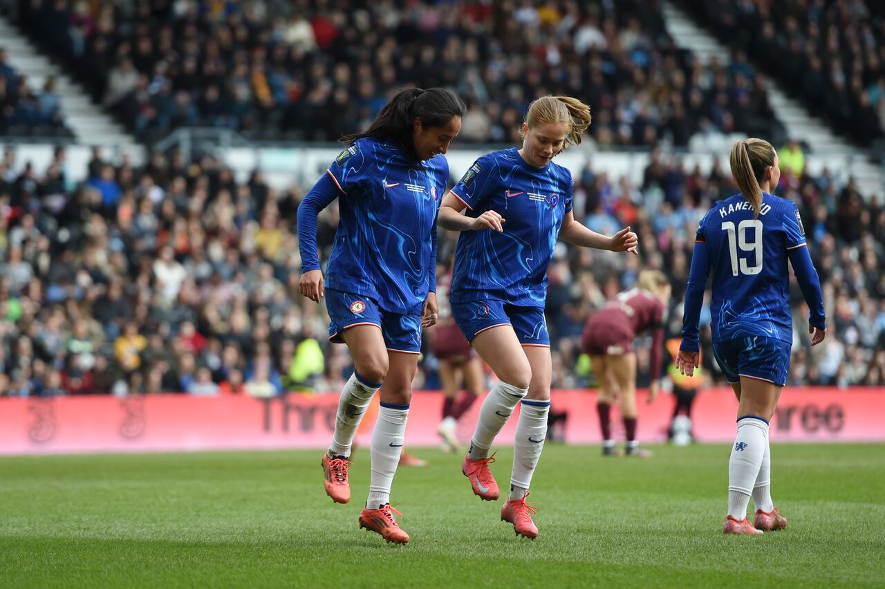 Mayra Ramírez y sus compañeras quieren seguir brillando en Chelsea Femenino.
