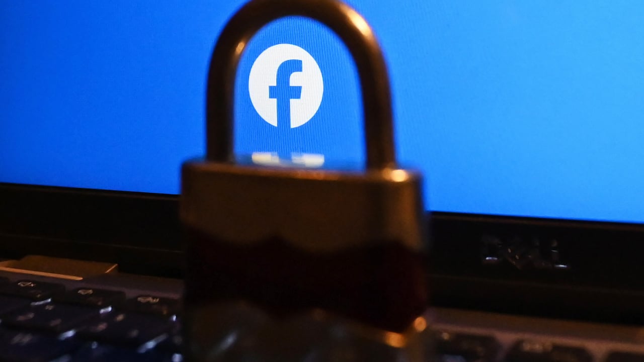 Restringir el perfil de Facebook protege la privacidad del usuario.