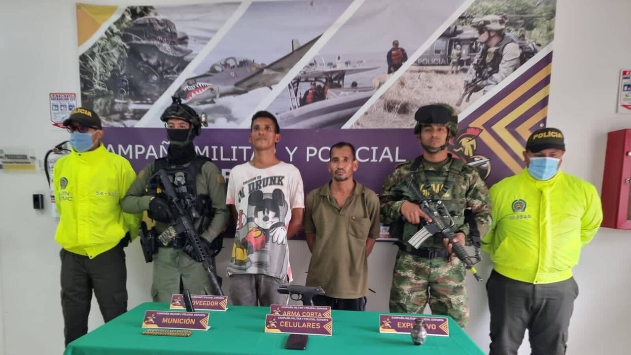 Estos sujetos tenían en su poder un arma de fuego y una granada.