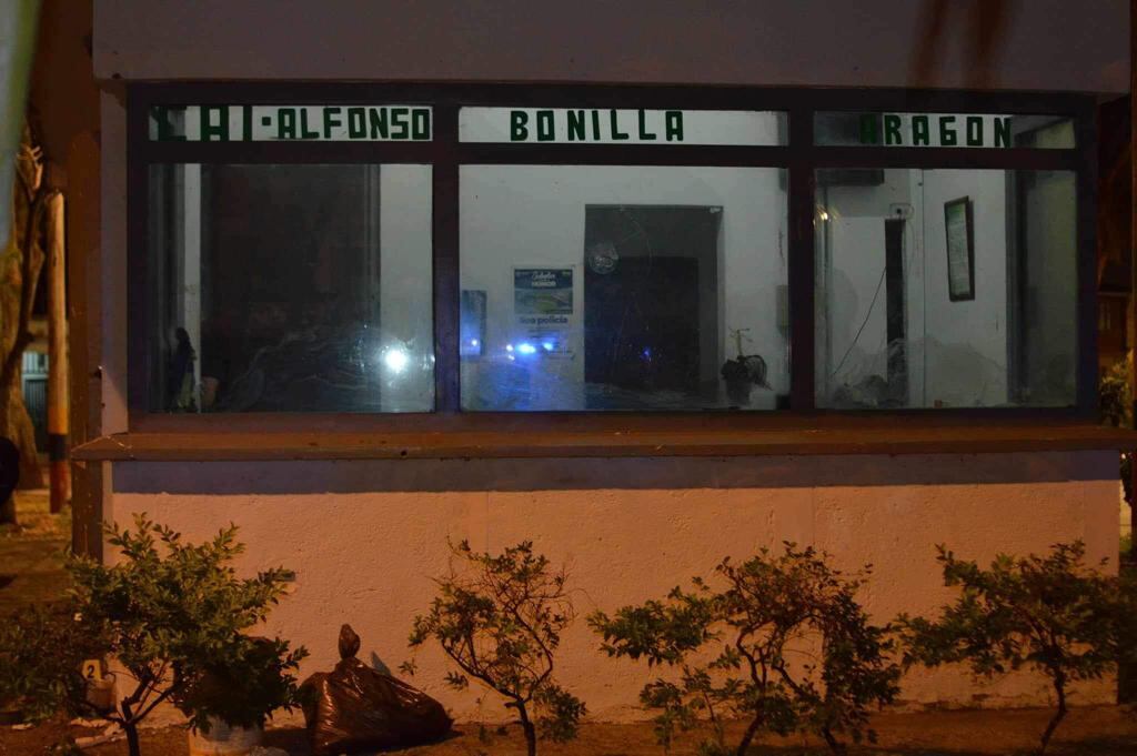 El perro acompañaba día y noche a los policías del CAI