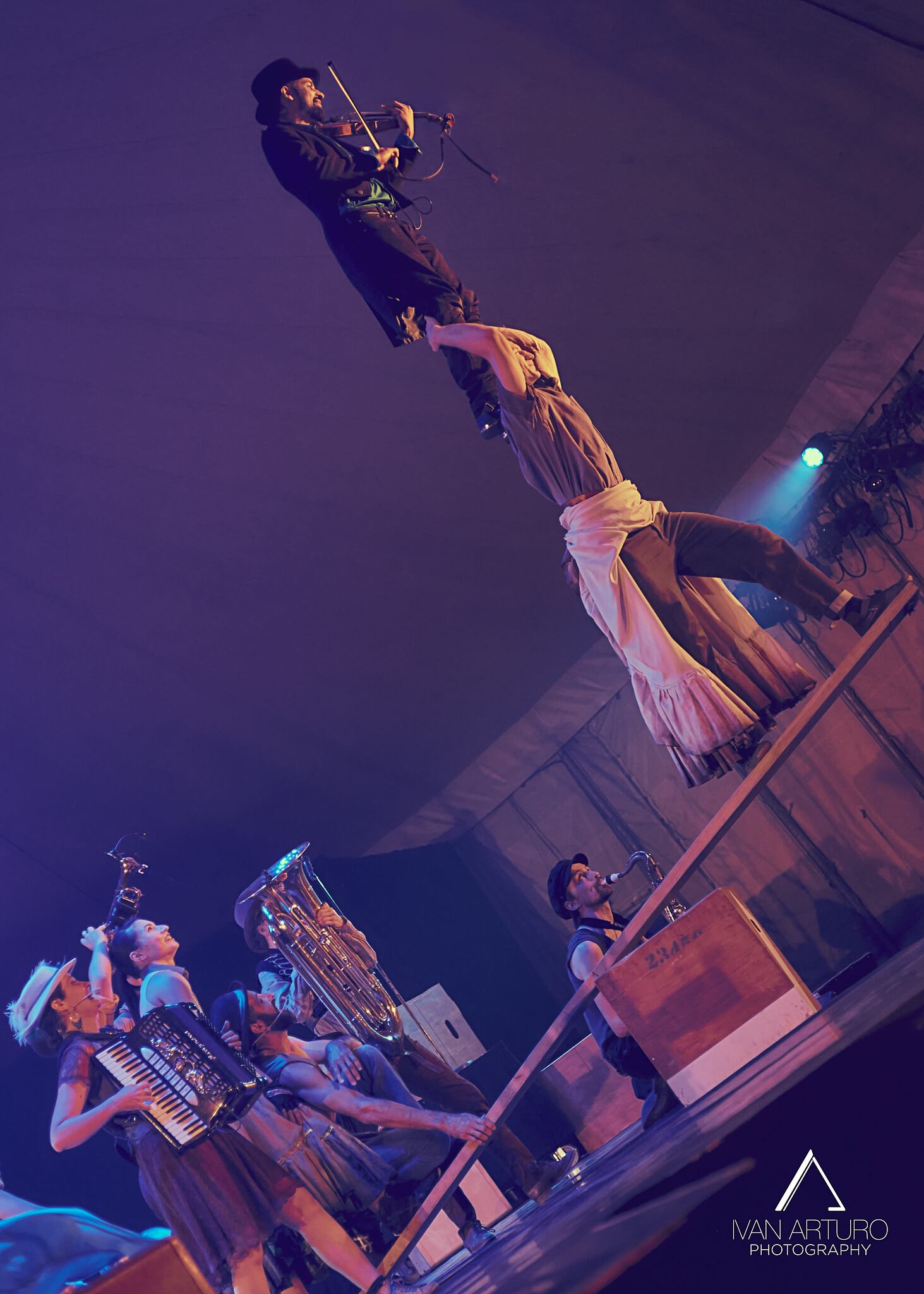 BARKA, un espectáculo de danza, música y circo, de la compañía colombo canadiense 'Girovago'