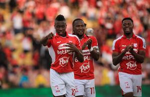 Independiente Santa Fe celebra su triunfo sobre Medellín en El Campín.