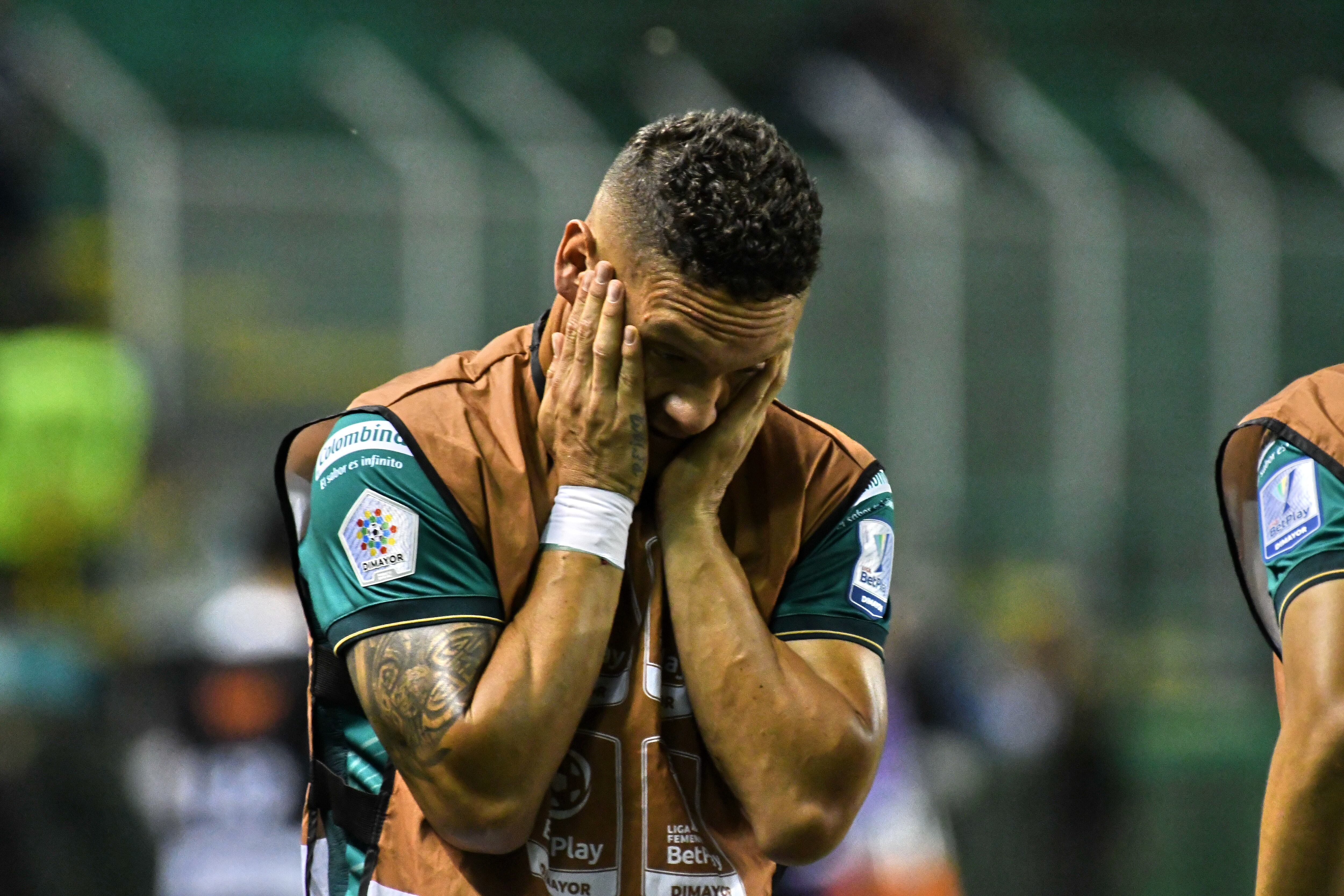 Fútbol: Dolorosa eliminación, Deportivo Cali 0 Independiente Santa Fe 2. Los azucareros quedaron fuera del octagonal de la Liga Betplay  . Foto José L Guzmán