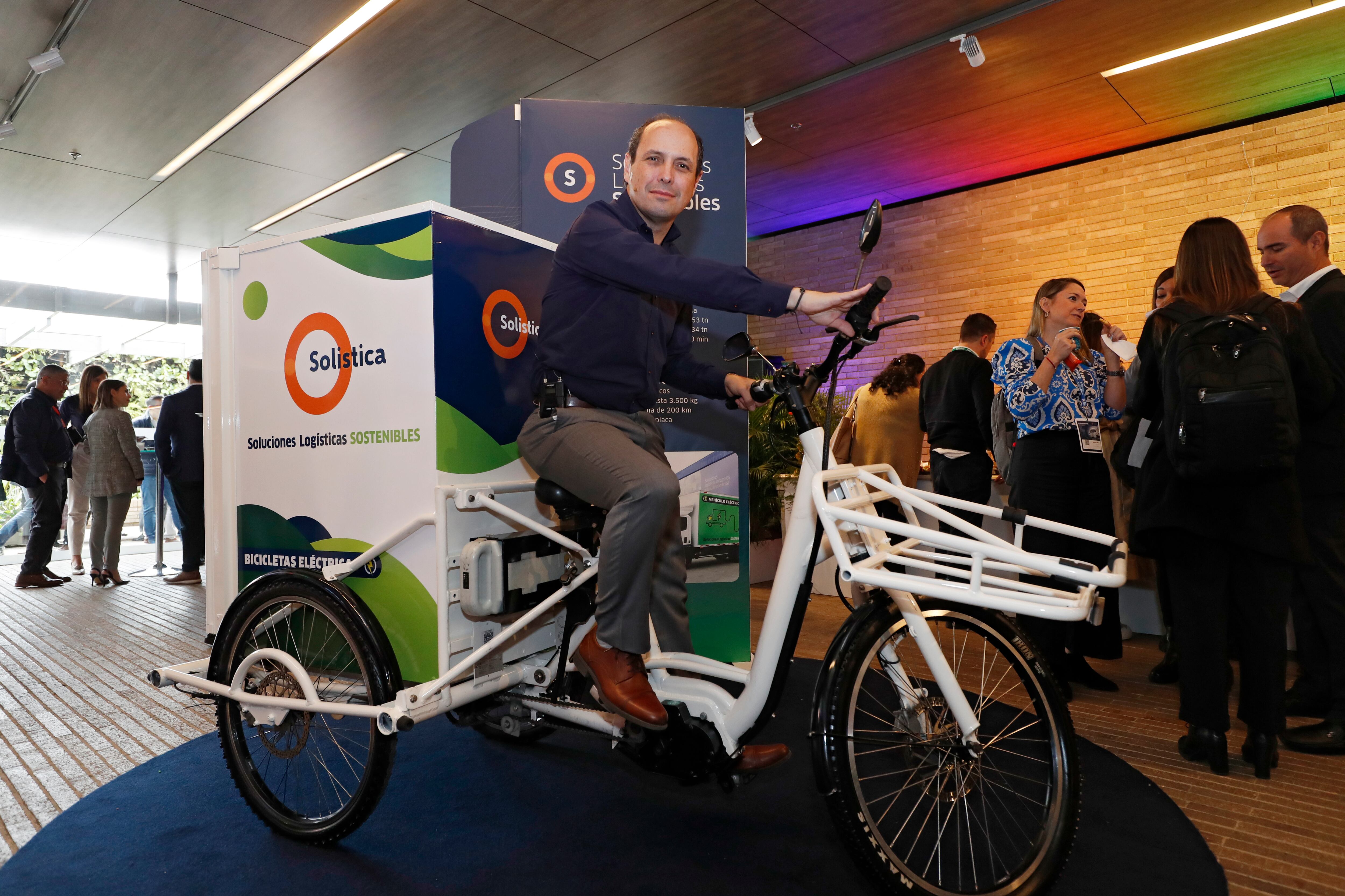 Las bicicletas eléctricas son una de las soluciones innovadoras para disminuir el impacto de la cadena de logística, según Jorge Bayona, CCO de Solistica.