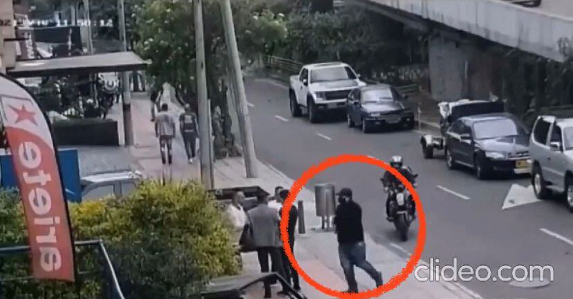 Ladrón muerto en intento de atraco a expolicía en el sur de Bogotá aparece en decenas de robos en la capital. Así quedó en los videos