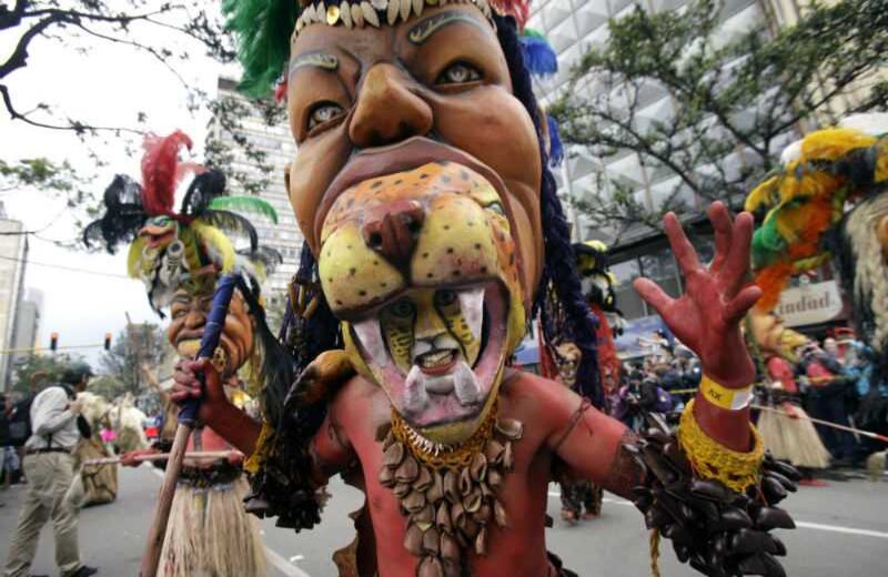Desde Nariño, y bajo la dirección del maestro Gerardo Rosero, la compañía Pies del sol representando la Minga de Derecho Propio. El jaguar habitante de la Amazonía del sur de Nariño es también el protector de la Familia Ipial.