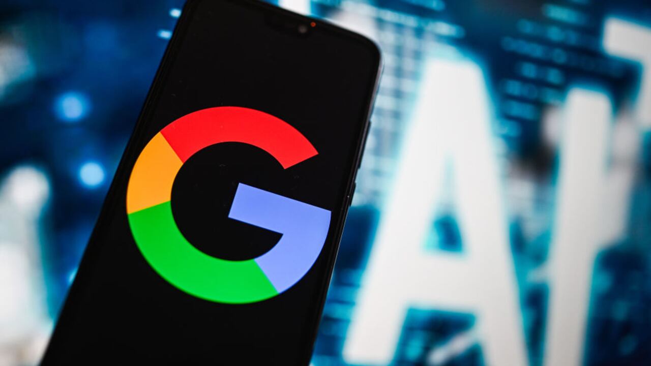 Ante el creciente uso de la inteligencia artificial en la creación de imágenes, Google Fotos está diseñando una herramienta que identificará estos elementos, brindando a los usuarios mayor control sobre el contenido que consumen.