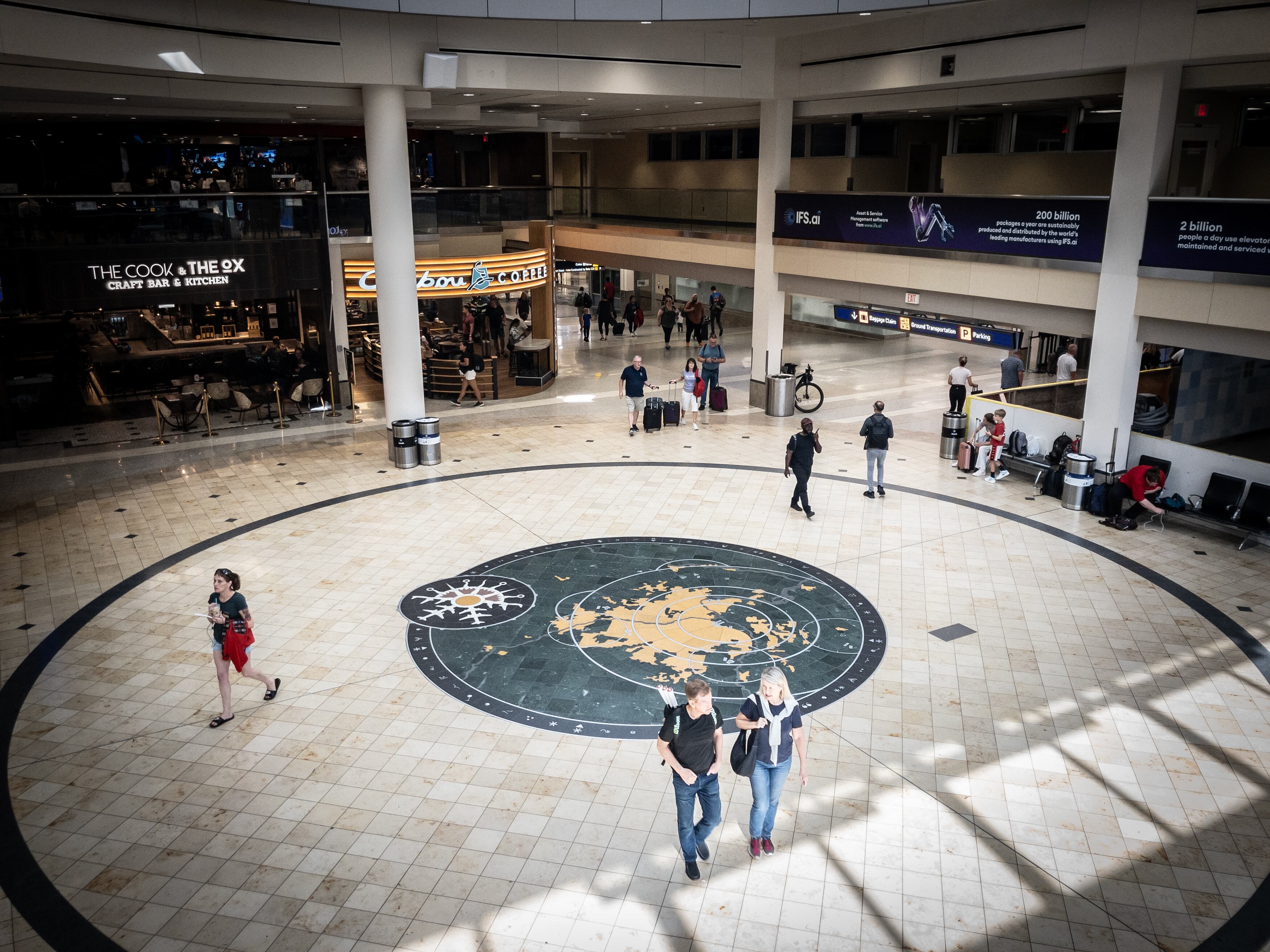 Es uno de los centros de conexiones aéreas de Estados Unidos.