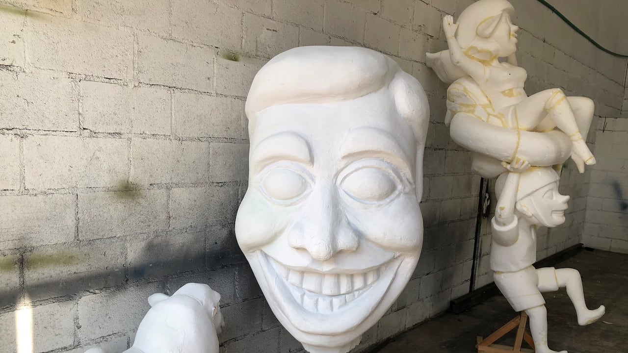 Los participantes se preparan con diferentes muestras artísticas.