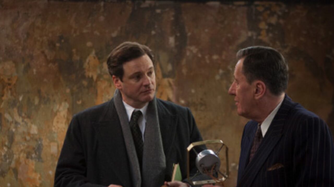 ‘El discurso del rey’, nominada a un Óscar como Mejor Película, muestra cómo Jorge VI (Colin Firth) superó su tartamudez gracias a los métodos poco ortodoxos de su terapeuta,Lionel Logue (Geoffrey Rush), quien en la película tiene el descaro de llamarlo por su apodo, ‘Bertie’.