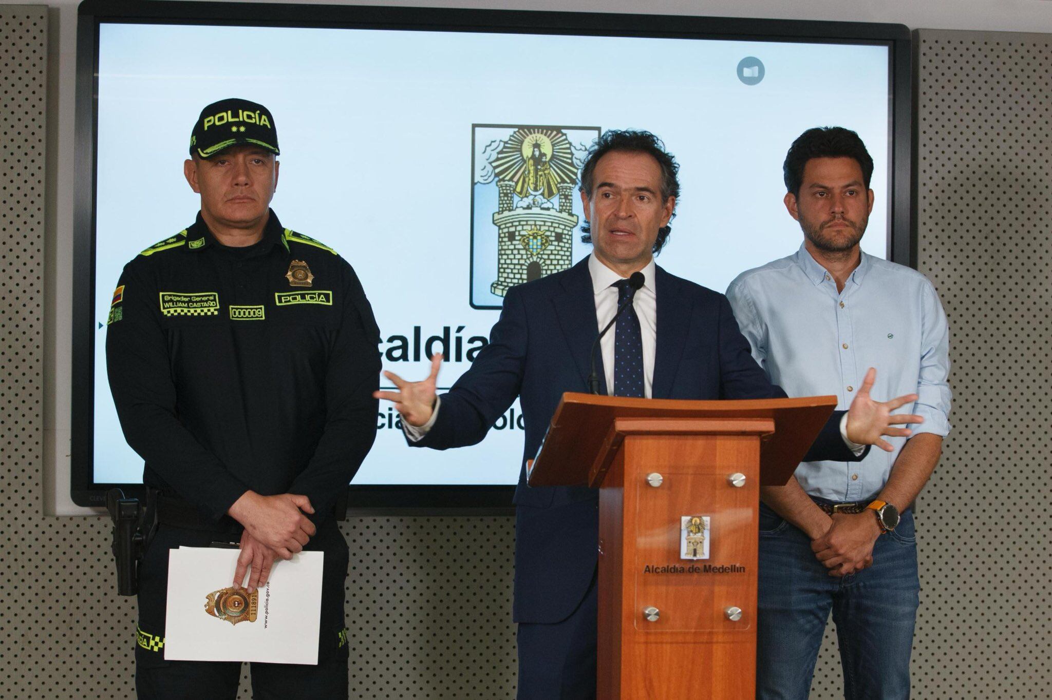 Fico Gutiérrez habló en rueda de prensa sobre el asesinato de alias Adiel en una rencilla entre mafiosos.