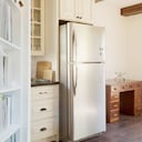 El cuerpo de la mujer había sido escondido detrás de una nevera (imagen de referencia, no corresponde al caso en mención).