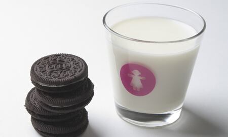 A muchos les gusta combinar la leche con galletas, bocadiillo o banano.