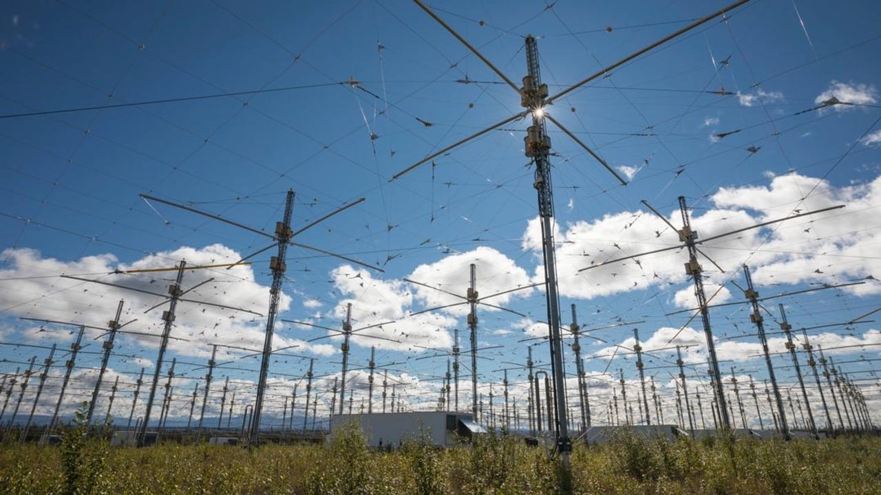 Las antenas colocadas en la base del proyecto HAARP también han sido objeto de teorías conspirativas.