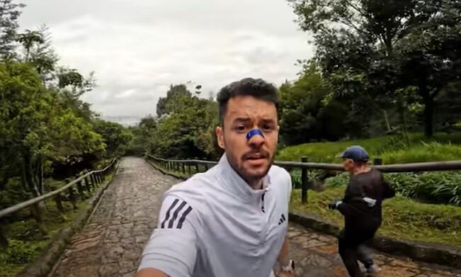 TheGrefg se le midió al reto de subir a Monserrate