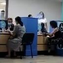 usuaria de air-e llora en Barranquilla por alto costo de factura