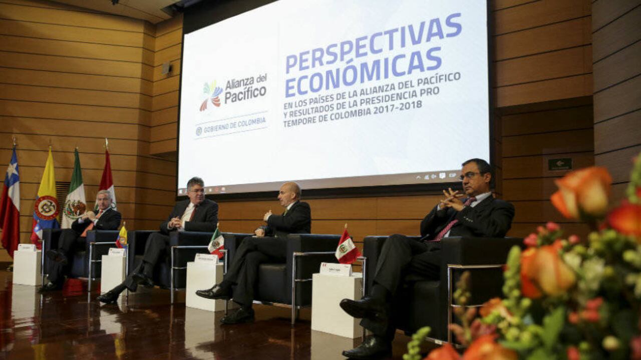 Felipe Larraín, ministro de Hacienda de Chile; Mauricio Cárdenas, ministro de Hacienda de Colombia; José Antonio González Anaya, secretario de Hacienda de México, y Carlos Oliva Neyra, ministro de Hacienda de Perú