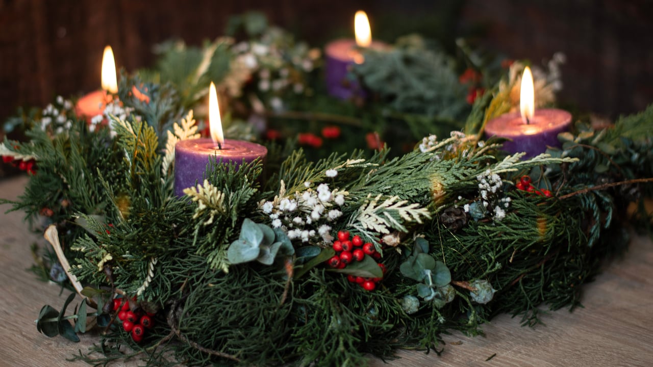 Natural advent wreath with all the candles lit, we are already in the fourth week, Christmas is near